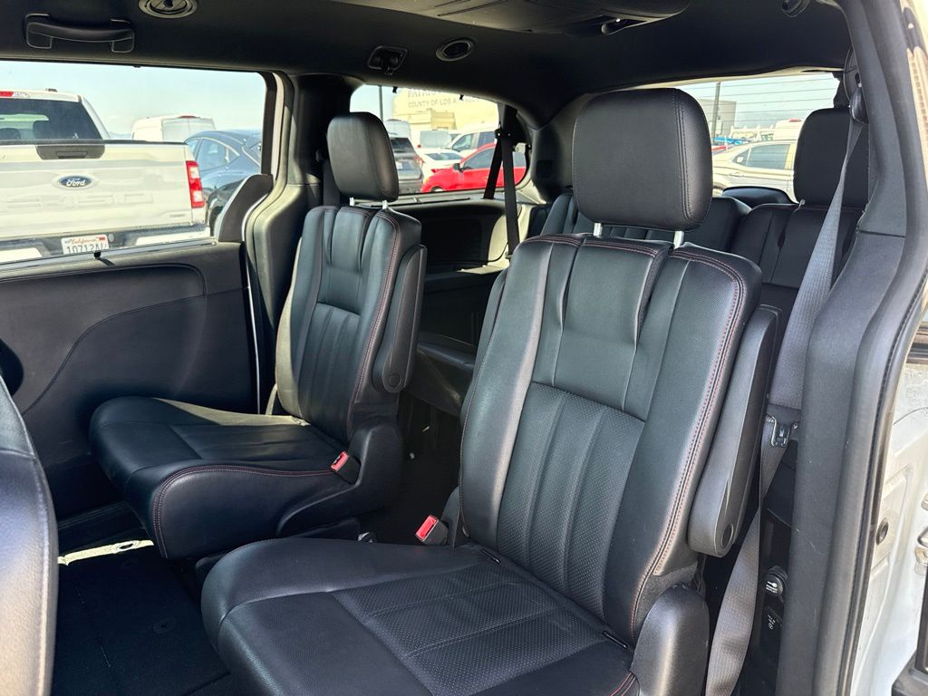 Thumbnail: 2015 Dodge Grand Caravan - 10