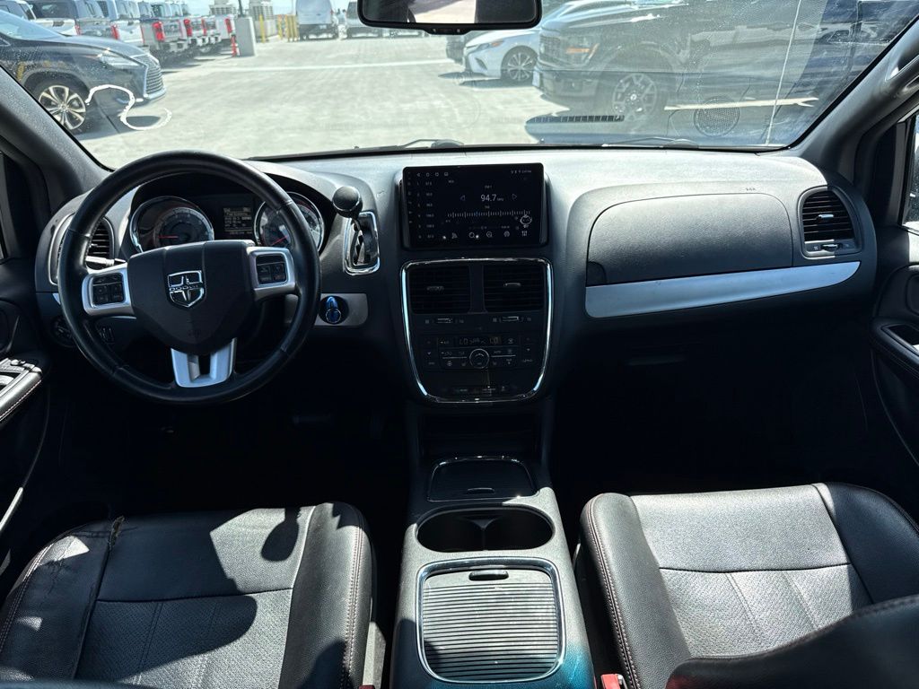 Thumbnail: 2015 Dodge Grand Caravan - 2