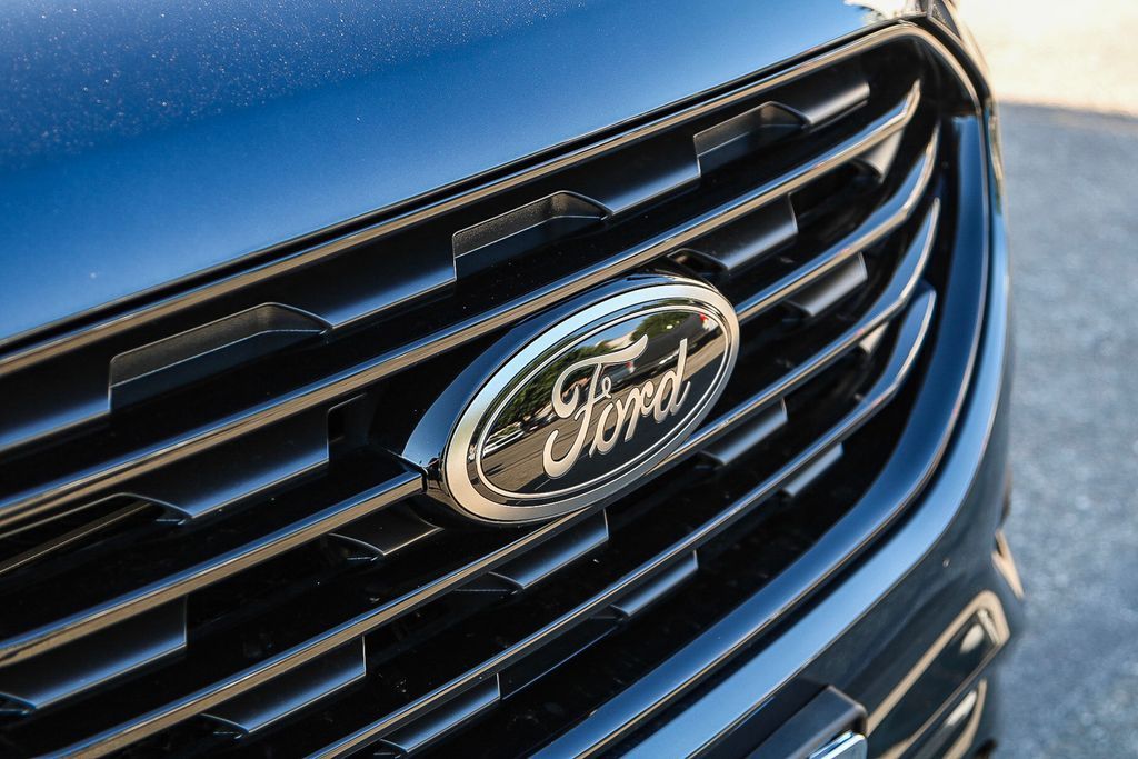 Thumbnail: 2023 Ford Edge - 20