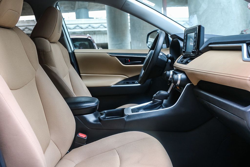 Thumbnail: 2021 Toyota RAV4 - 10