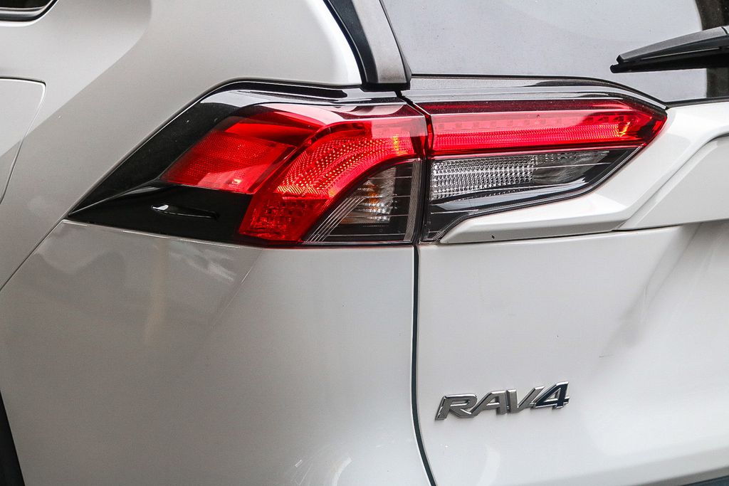 Thumbnail: 2021 Toyota RAV4 - 22