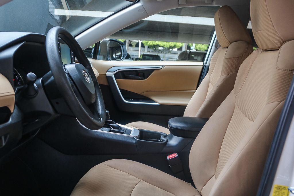 Thumbnail: 2021 Toyota RAV4 - 11