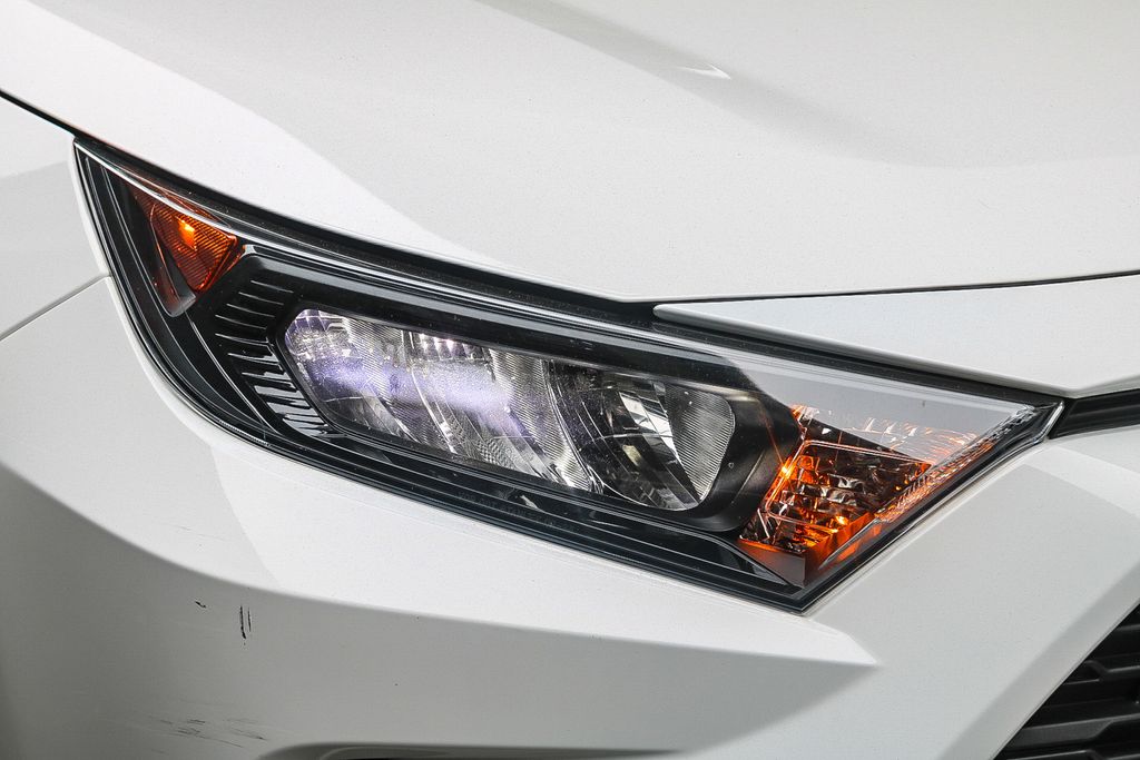 Thumbnail: 2021 Toyota RAV4 - 20