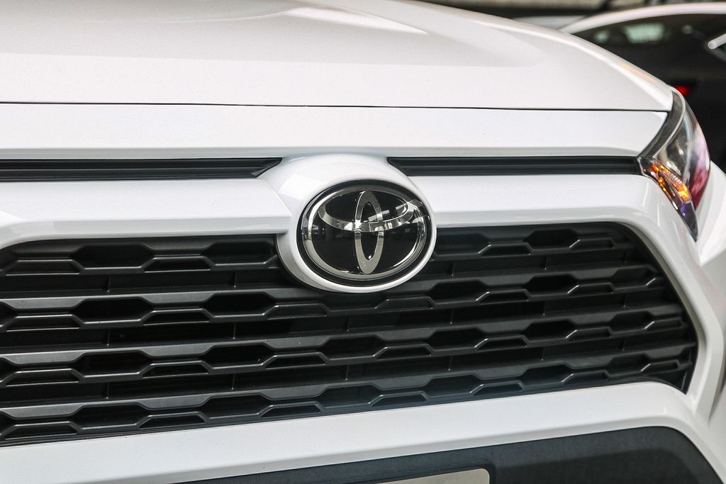 Thumbnail: 2021 Toyota RAV4 - 6