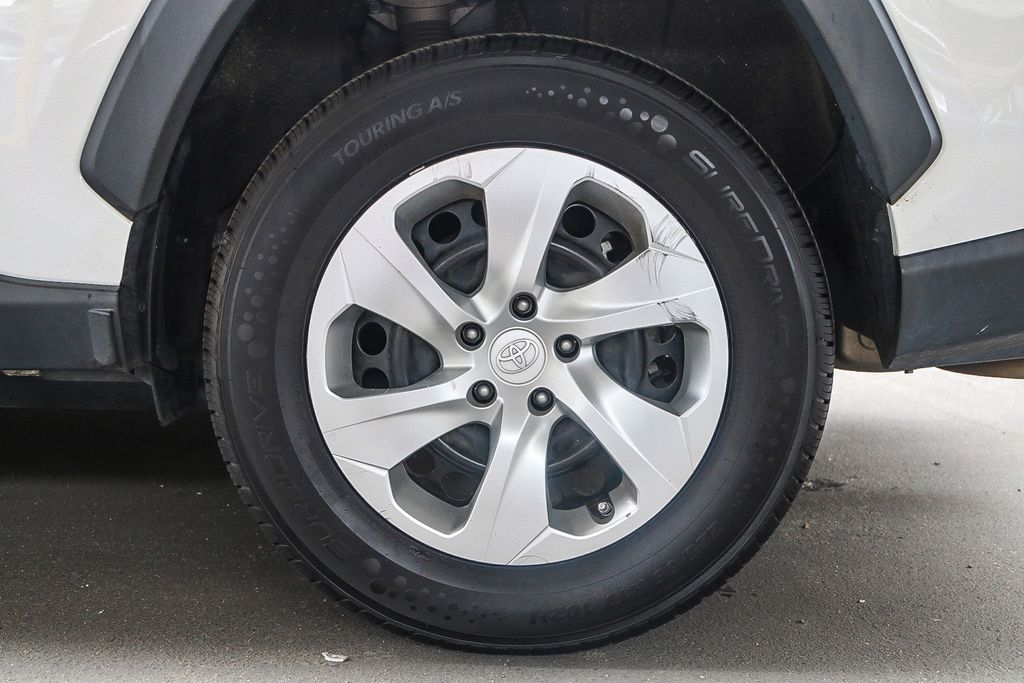 Thumbnail: 2021 Toyota RAV4 - 23