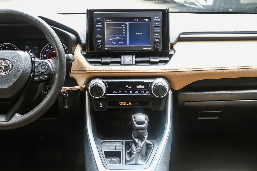 Thumbnail: 2021 Toyota RAV4 - 9