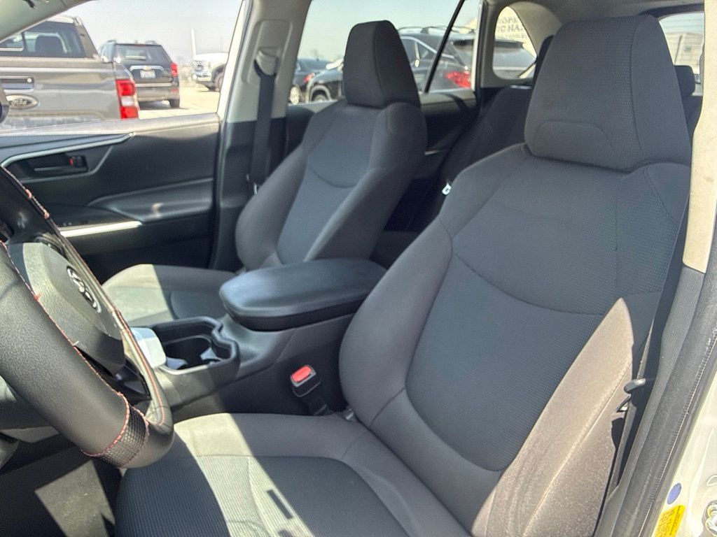 Thumbnail: 2020 Toyota RAV4 - 7