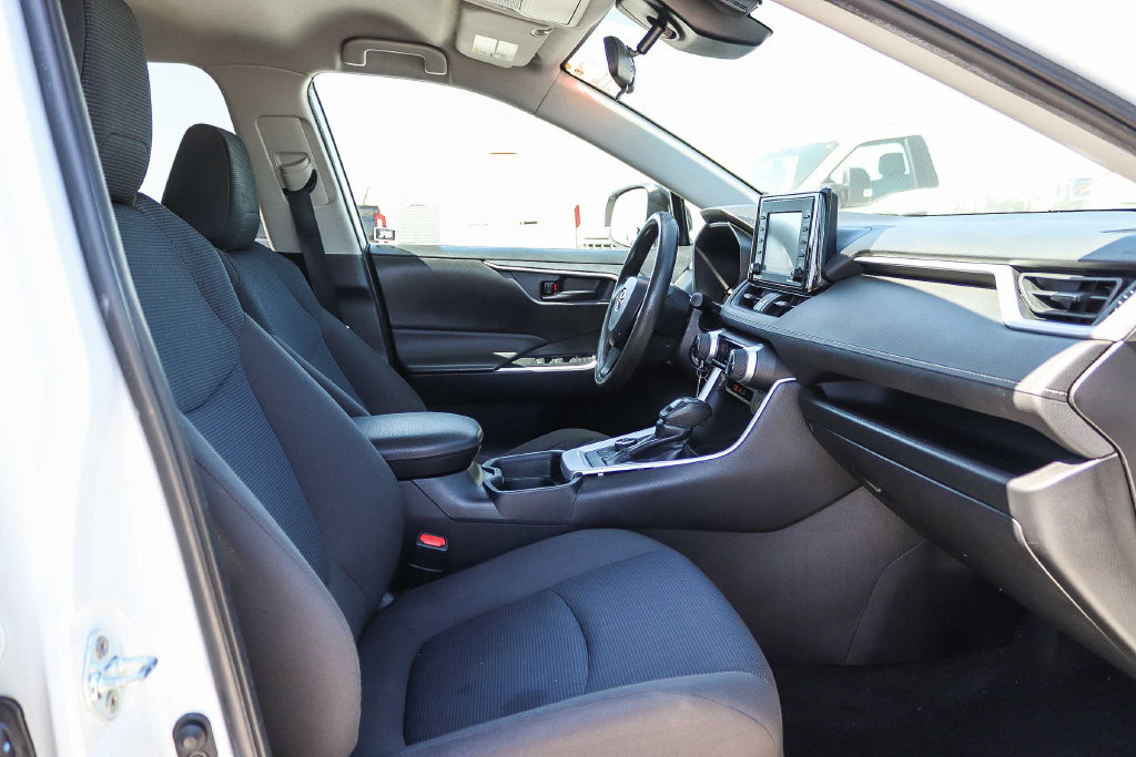 Thumbnail: 2020 Toyota RAV4 - 10