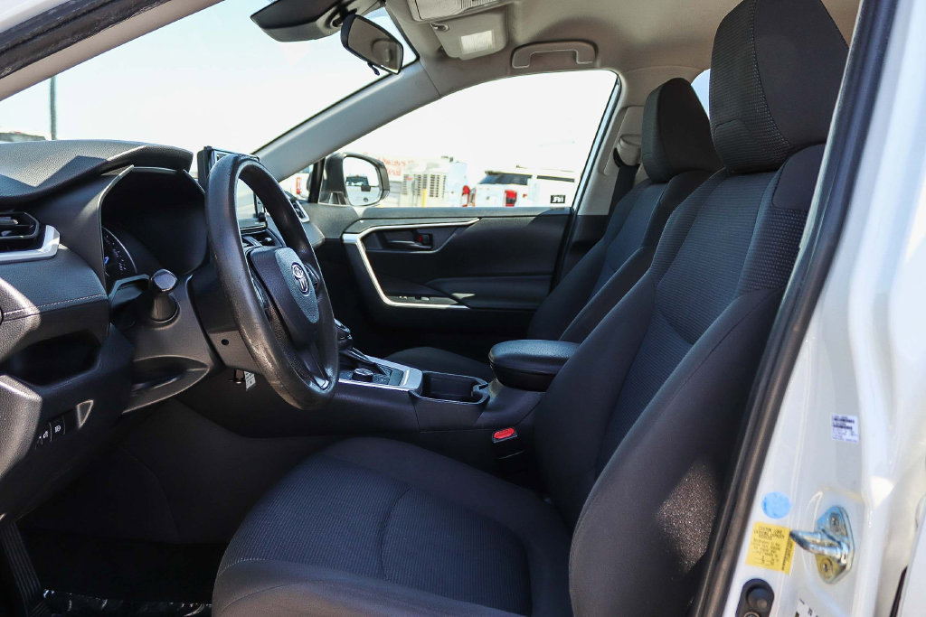 Thumbnail: 2020 Toyota RAV4 - 23