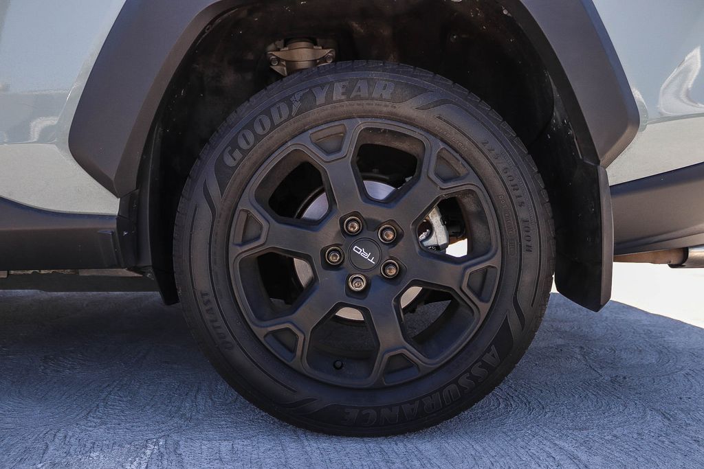 Thumbnail: 2021 Toyota RAV4 - 7