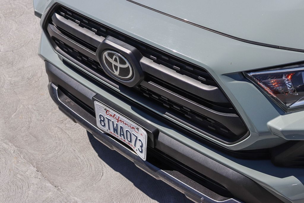 Thumbnail: 2021 Toyota RAV4 - 6