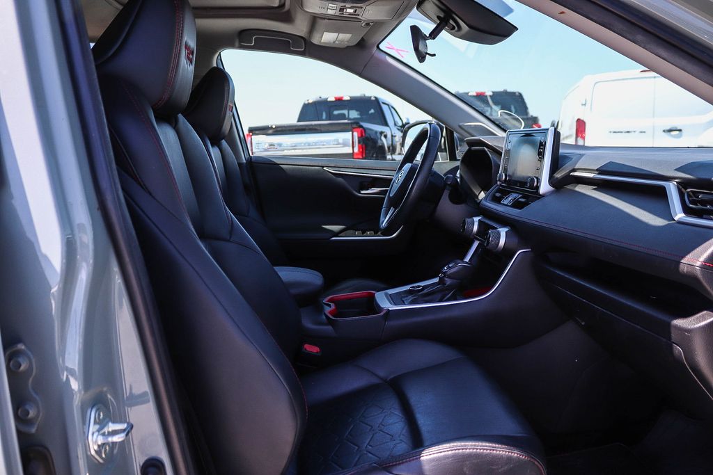 Thumbnail: 2021 Toyota RAV4 - 9