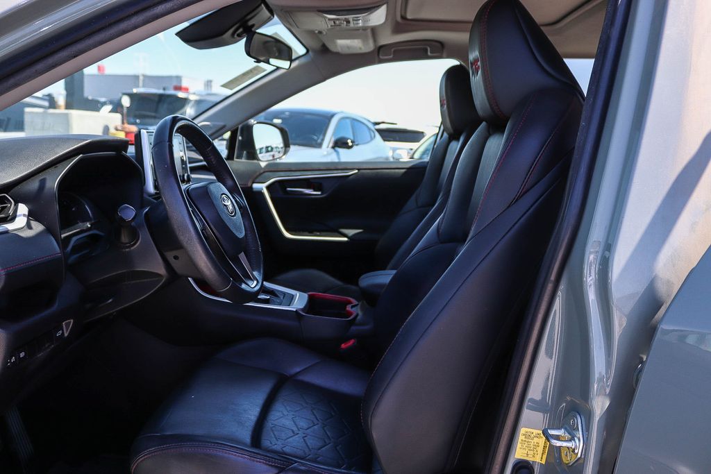 Thumbnail: 2021 Toyota RAV4 - 10