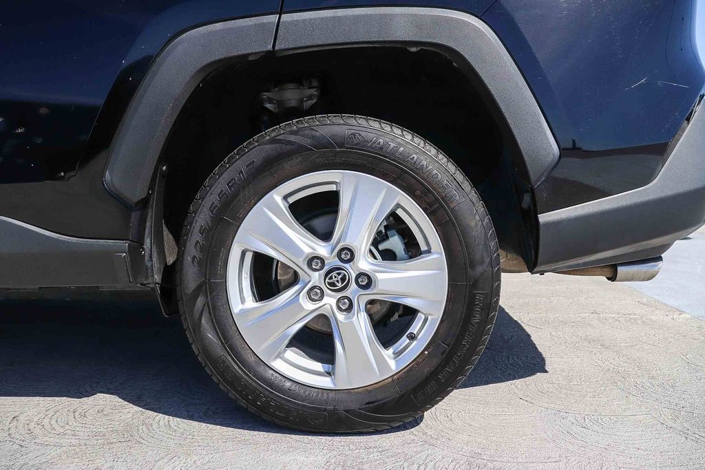 Thumbnail: 2021 Toyota RAV4 - 8