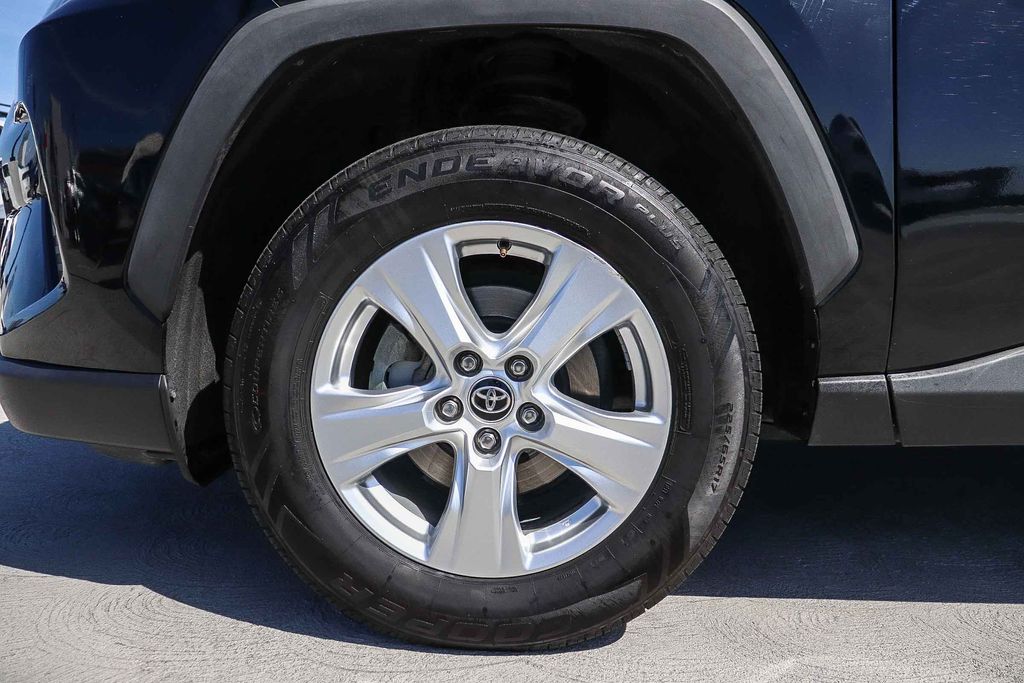 Thumbnail: 2021 Toyota RAV4 - 20