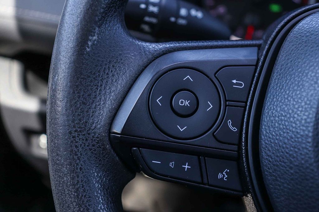Thumbnail: 2021 Toyota RAV4 - 25