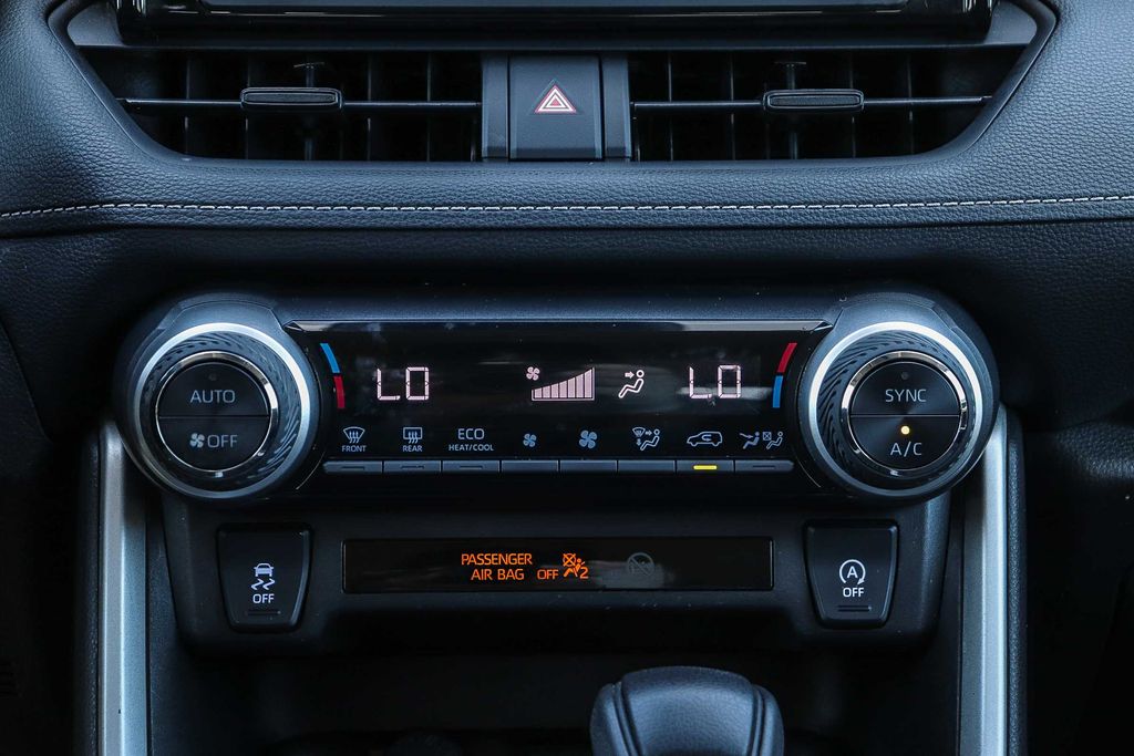 Thumbnail: 2021 Toyota RAV4 - 21