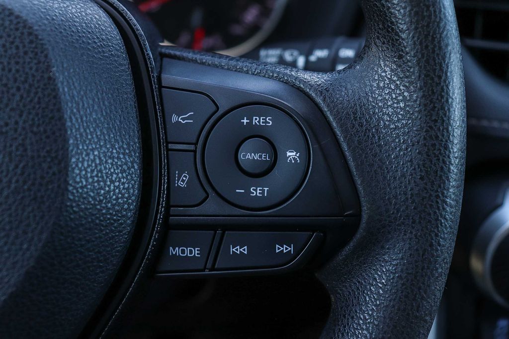 Thumbnail: 2021 Toyota RAV4 - 26