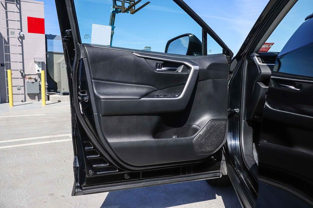 Thumbnail: 2021 Toyota RAV4 - 24