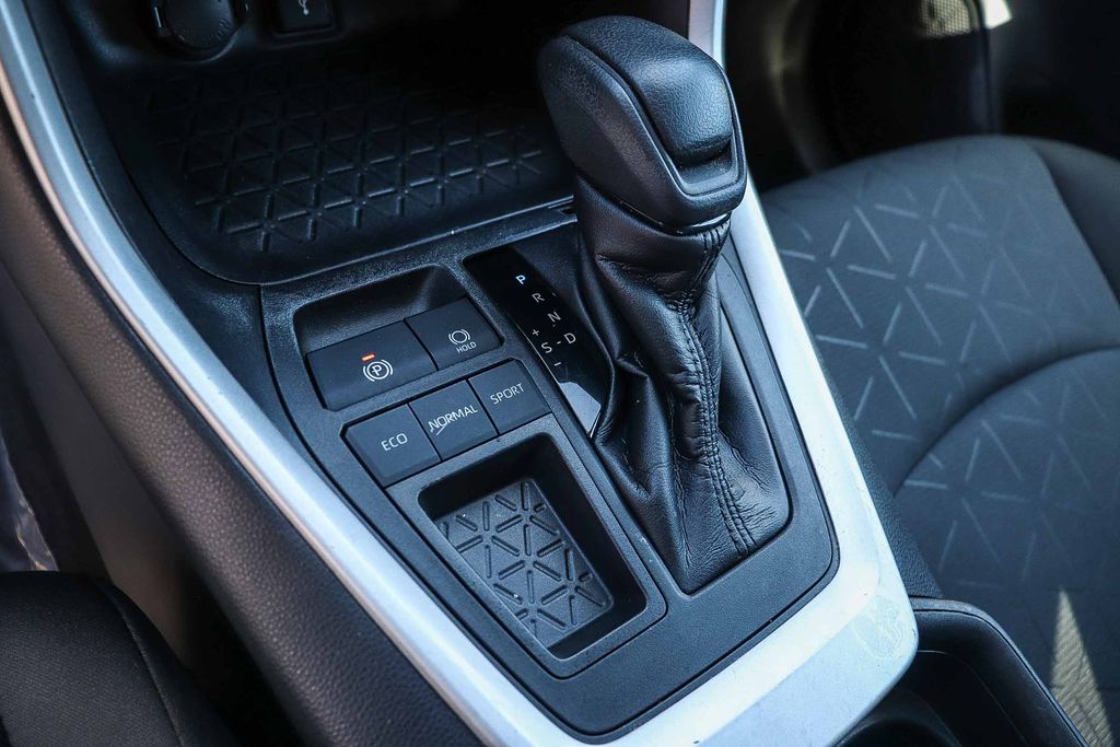 Thumbnail: 2021 Toyota RAV4 - 14