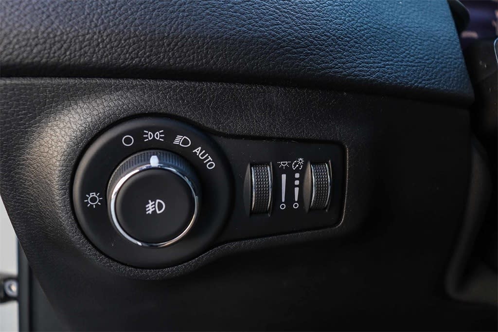 Thumbnail: 2018 Jeep Compass - 26