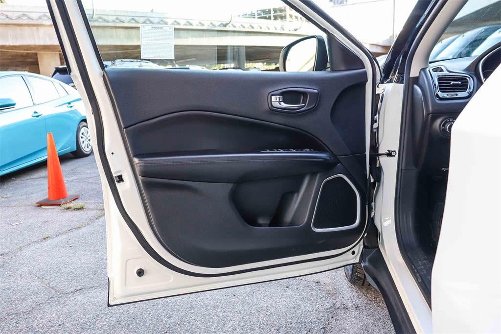 Thumbnail: 2018 Jeep Compass - 25