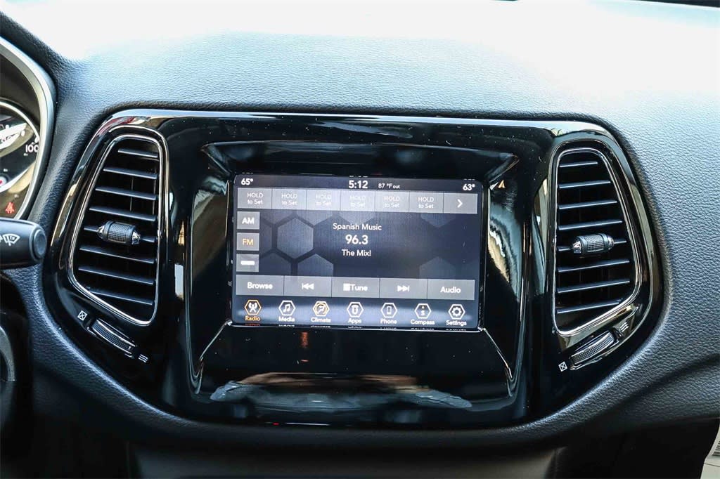 Thumbnail: 2018 Jeep Compass - 14