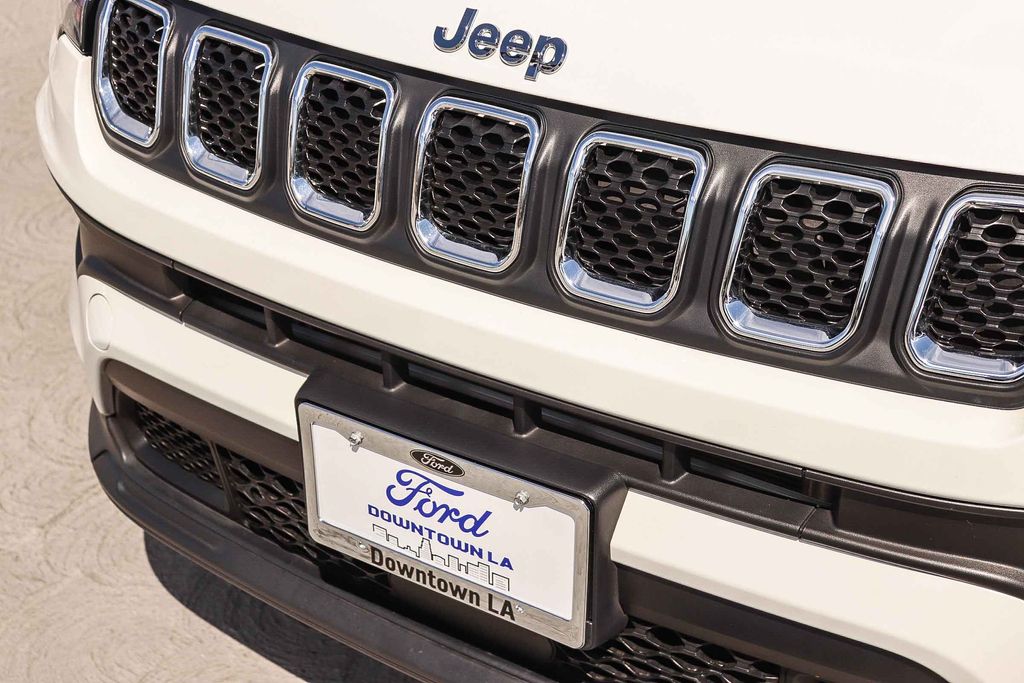 Thumbnail: 2023 Jeep Compass - 6