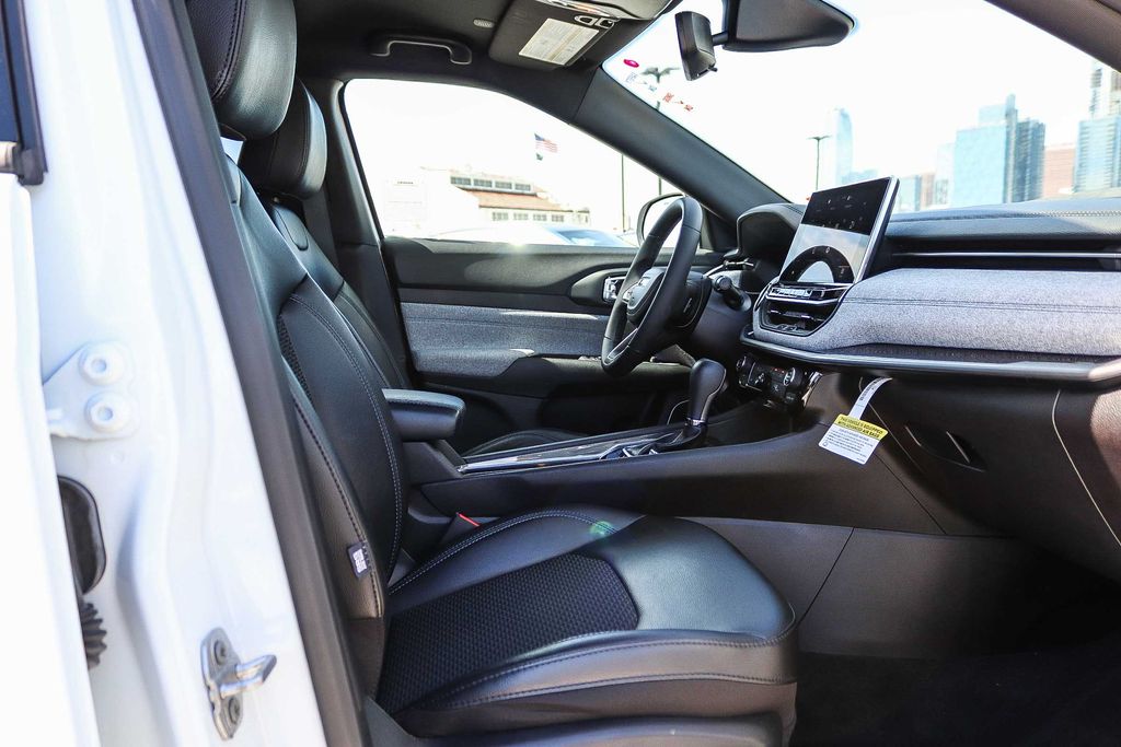 Thumbnail: 2023 Jeep Compass - 10