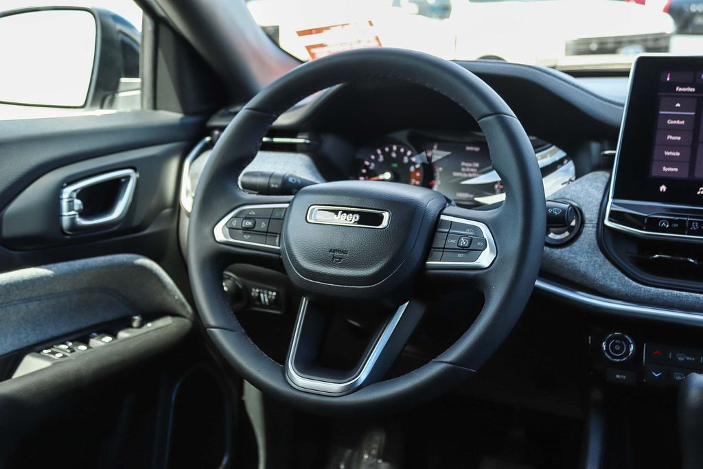 Thumbnail: 2023 Jeep Compass - 9