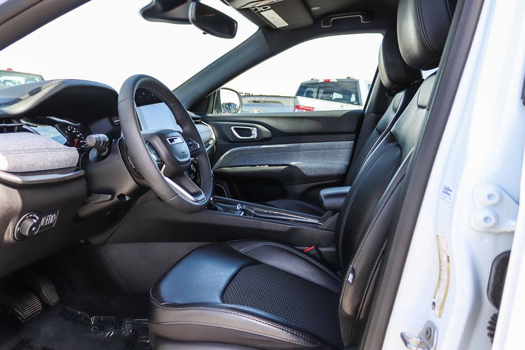 Thumbnail: 2023 Jeep Compass - 11