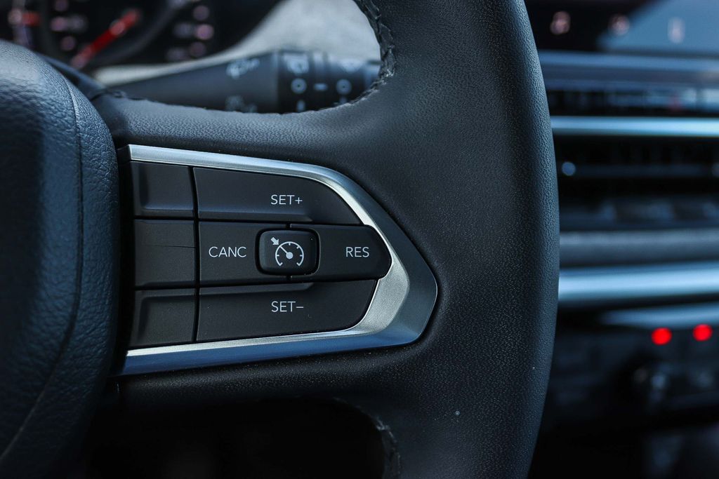 Thumbnail: 2023 Jeep Compass - 26