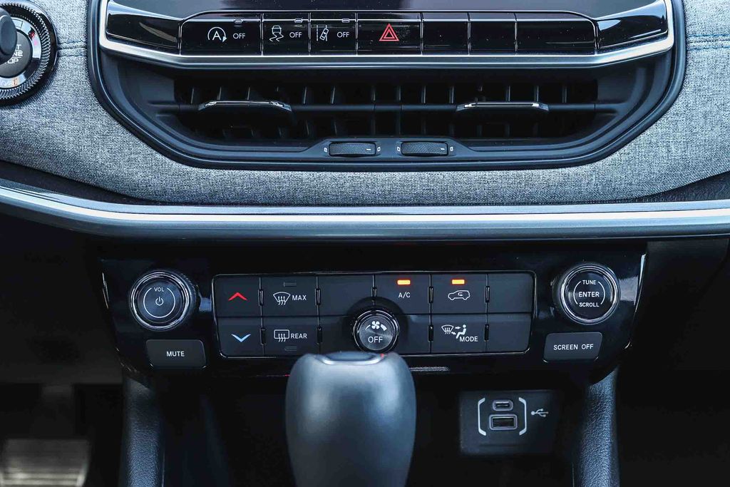 Thumbnail: 2023 Jeep Compass - 22
