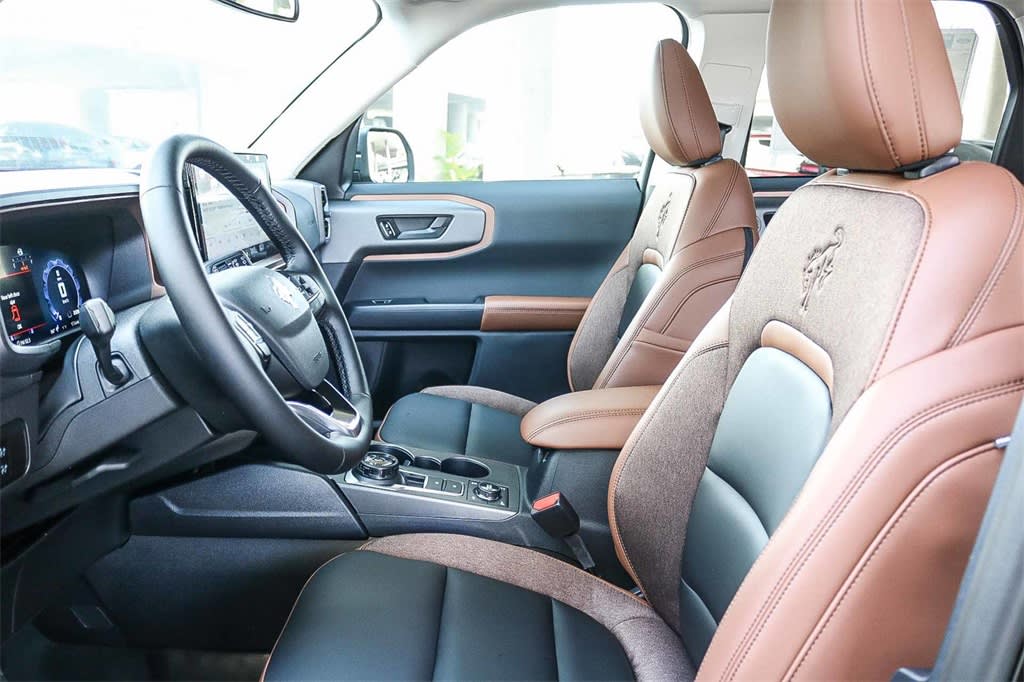 Thumbnail: 2025 Ford Bronco Sport - 11