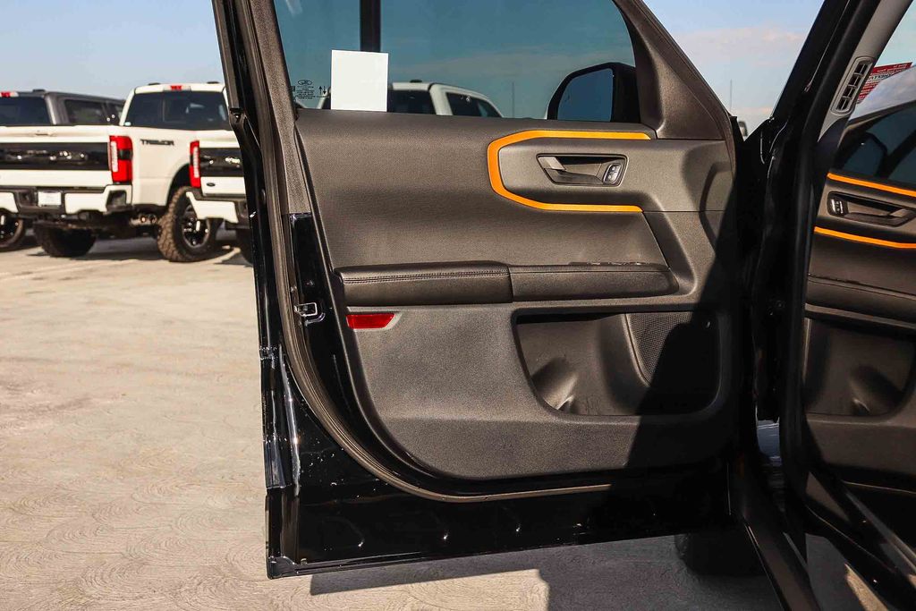 Thumbnail: 2023 Ford Bronco Sport - 26