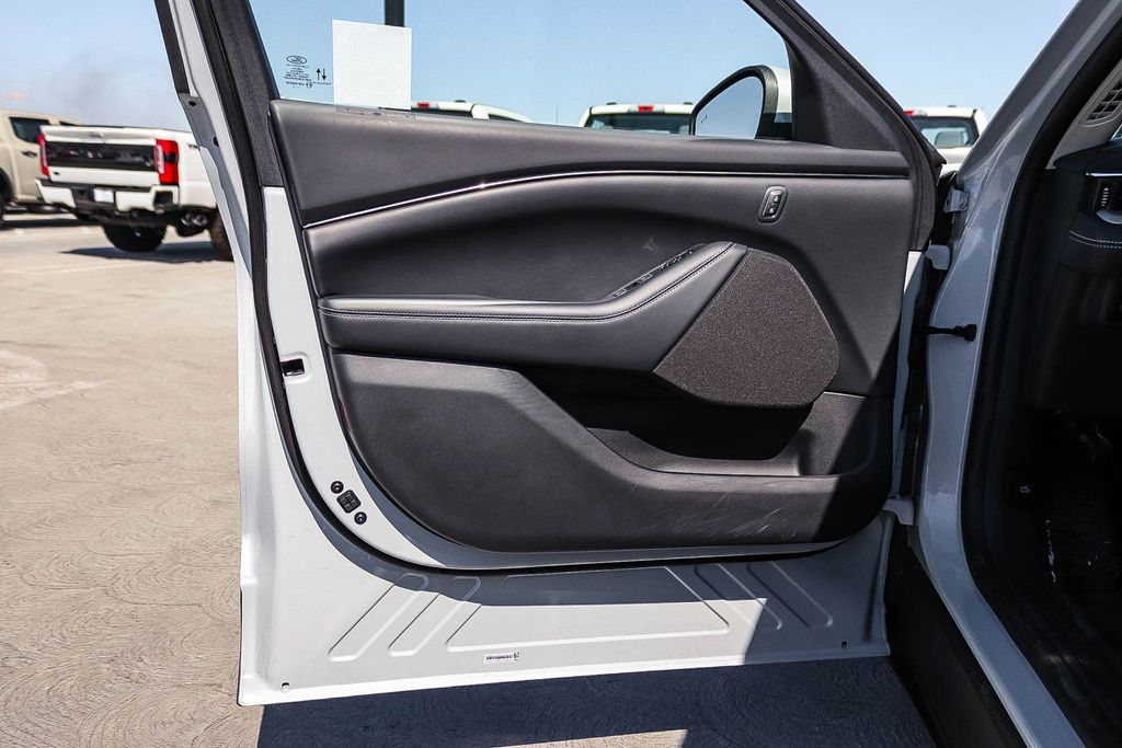 Thumbnail: 2022 Ford Mustang Mach-E - 21