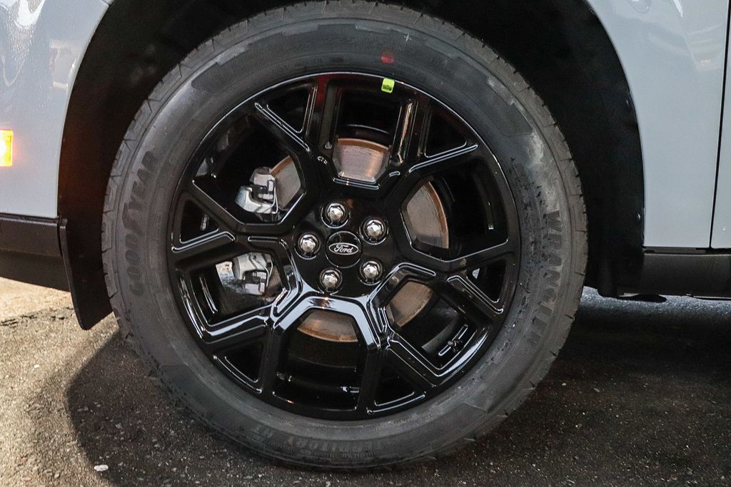 Thumbnail: 2025 Ford Maverick - 21