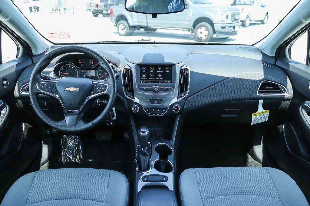 Thumbnail: 2019 Chevrolet Cruze - 2