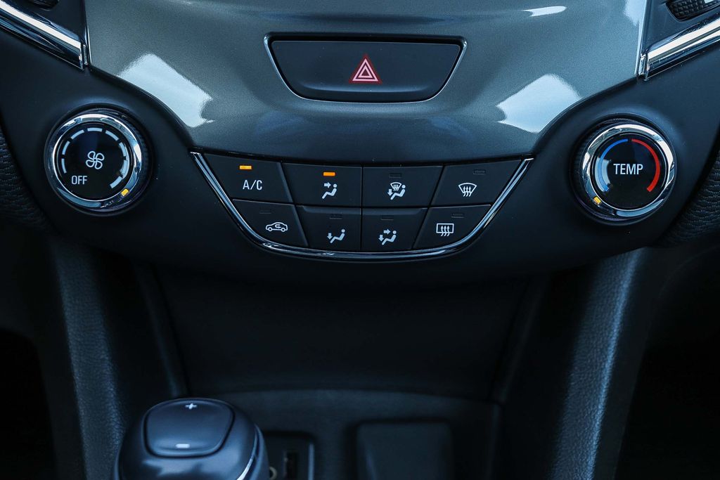 Thumbnail: 2019 Chevrolet Cruze - 22