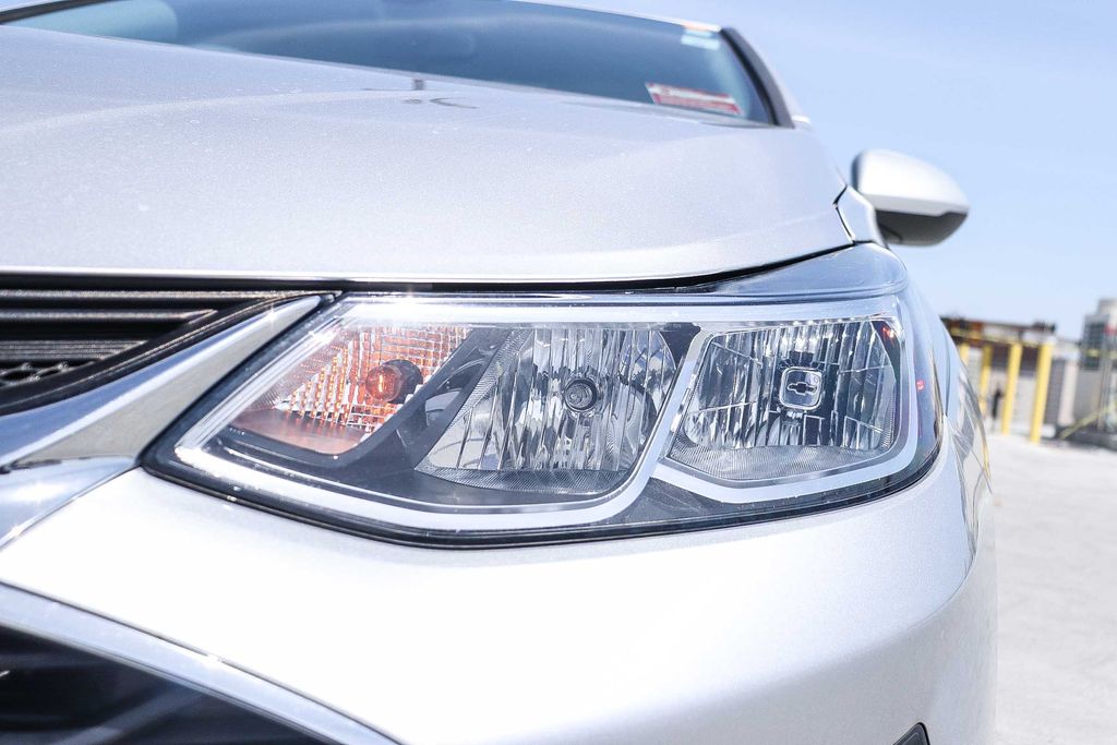 Thumbnail: 2019 Chevrolet Cruze - 18