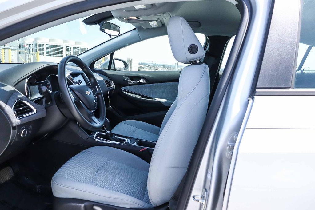 Thumbnail: 2019 Chevrolet Cruze - 9