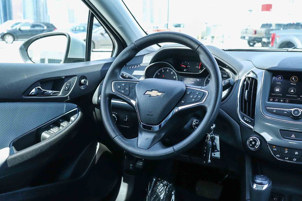 Thumbnail: 2019 Chevrolet Cruze - 7