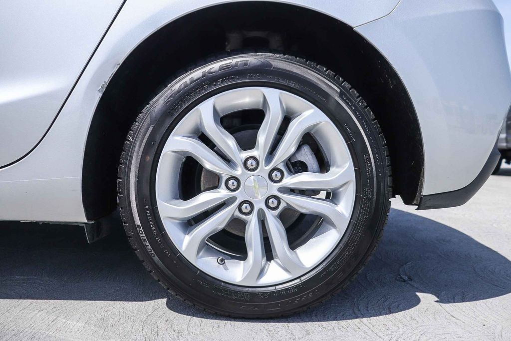 Thumbnail: 2019 Chevrolet Cruze - 5