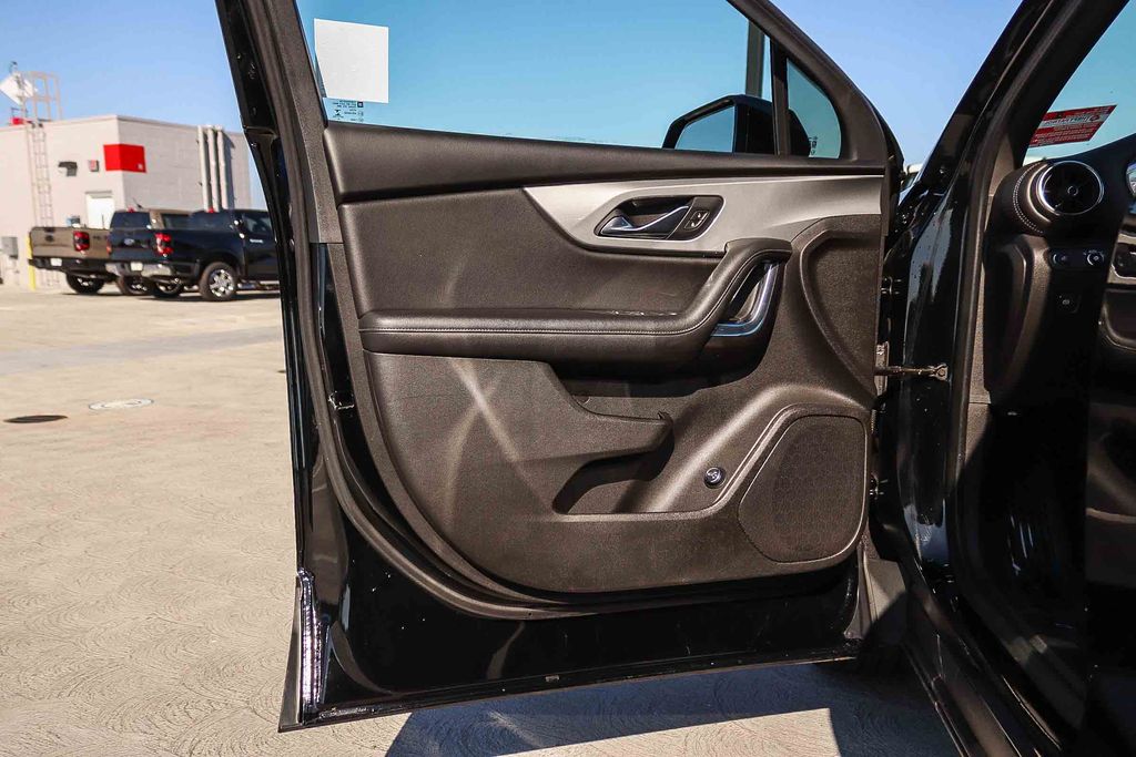 Thumbnail: 2020 Chevrolet Blazer - 24