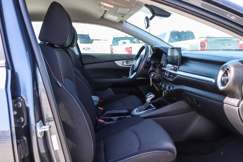 Thumbnail: 2022 Kia Forte - 5