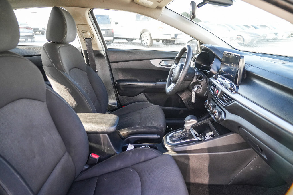Thumbnail: 2023 Kia Forte - 9