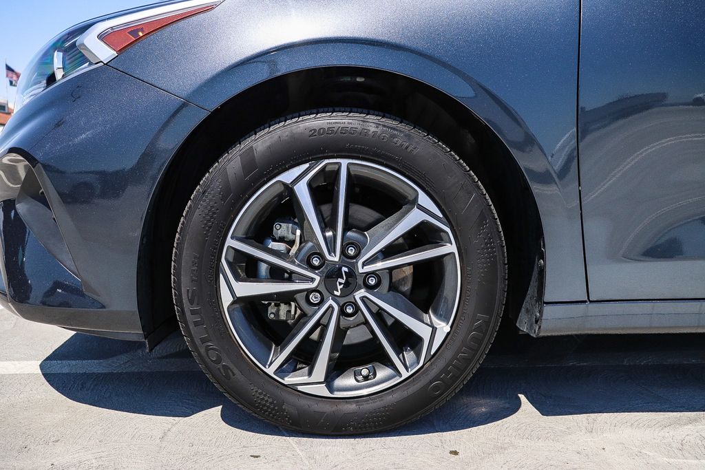 Thumbnail: 2023 Kia Forte - 21