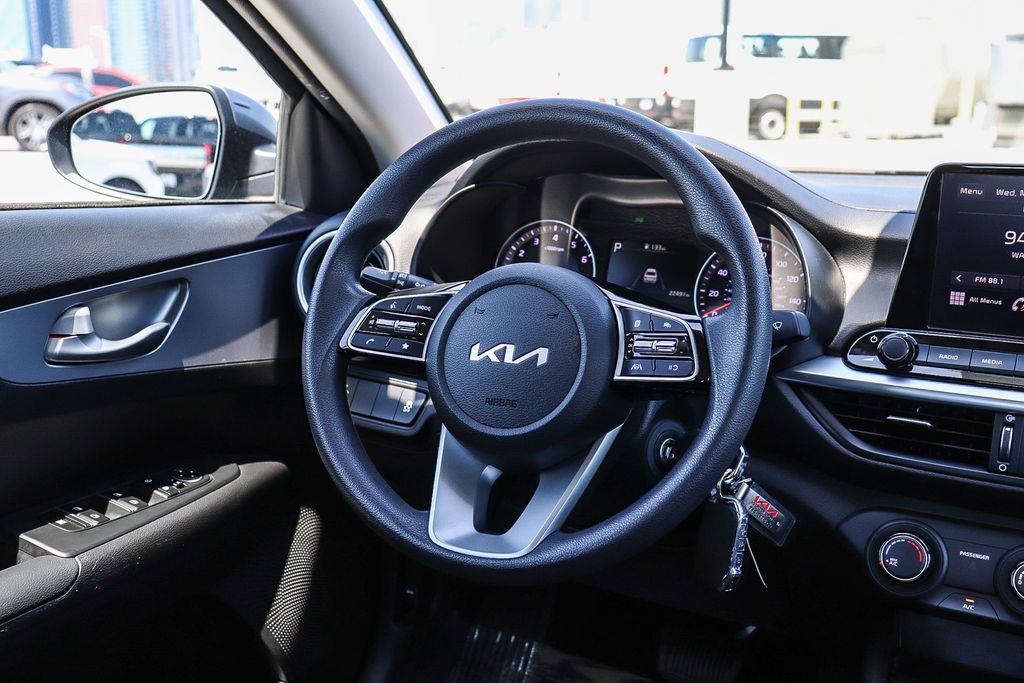 Thumbnail: 2023 Kia Forte - 9