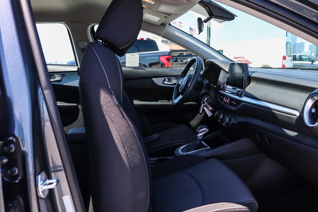 Thumbnail: 2023 Kia Forte - 10