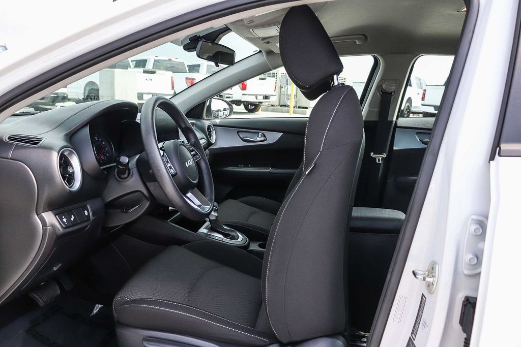 Thumbnail: 2024 Kia Forte - 11